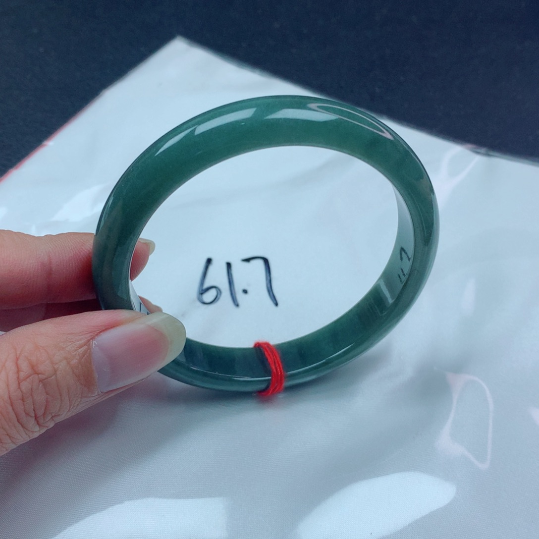 翡翠手镯未镶嵌翡翠手镯