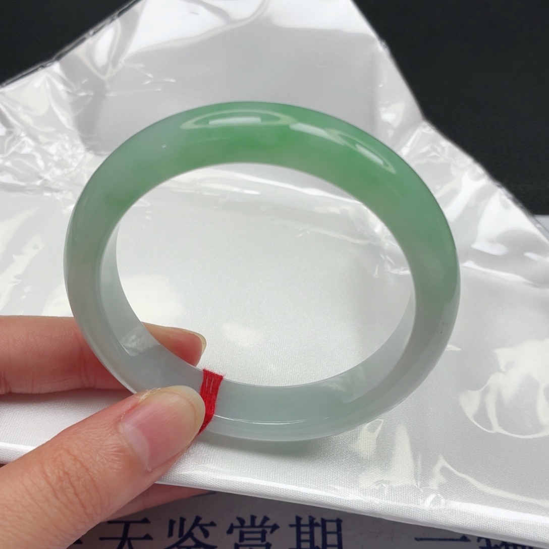 翡翠手镯未镶嵌53圈