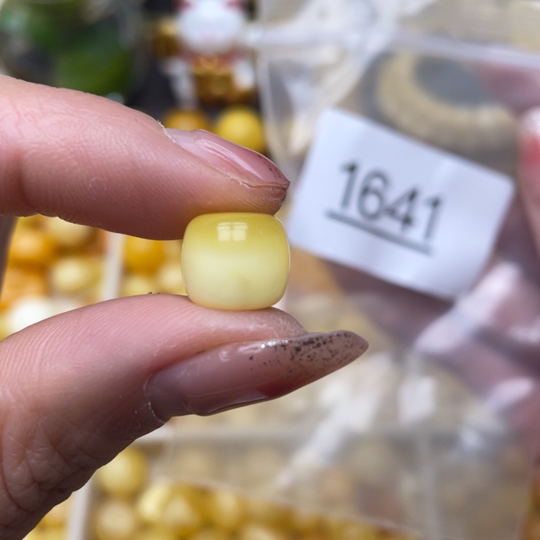 蜜蜡珠宝奇石未镶嵌10.8