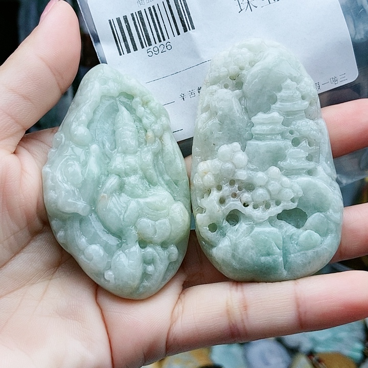 颈饰足铂镶嵌翡翠翡翠