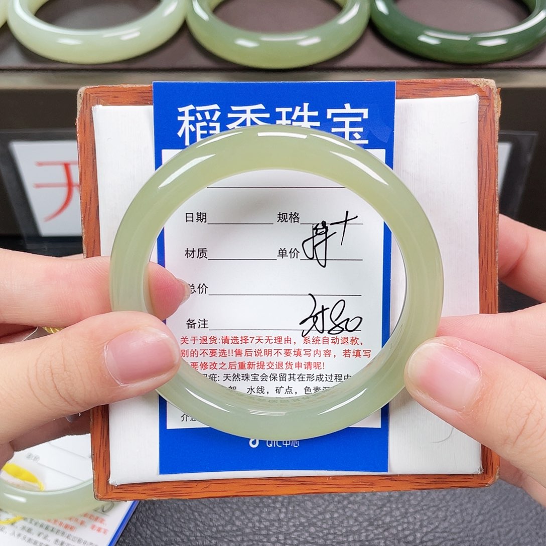 和田玉手镯未镶嵌