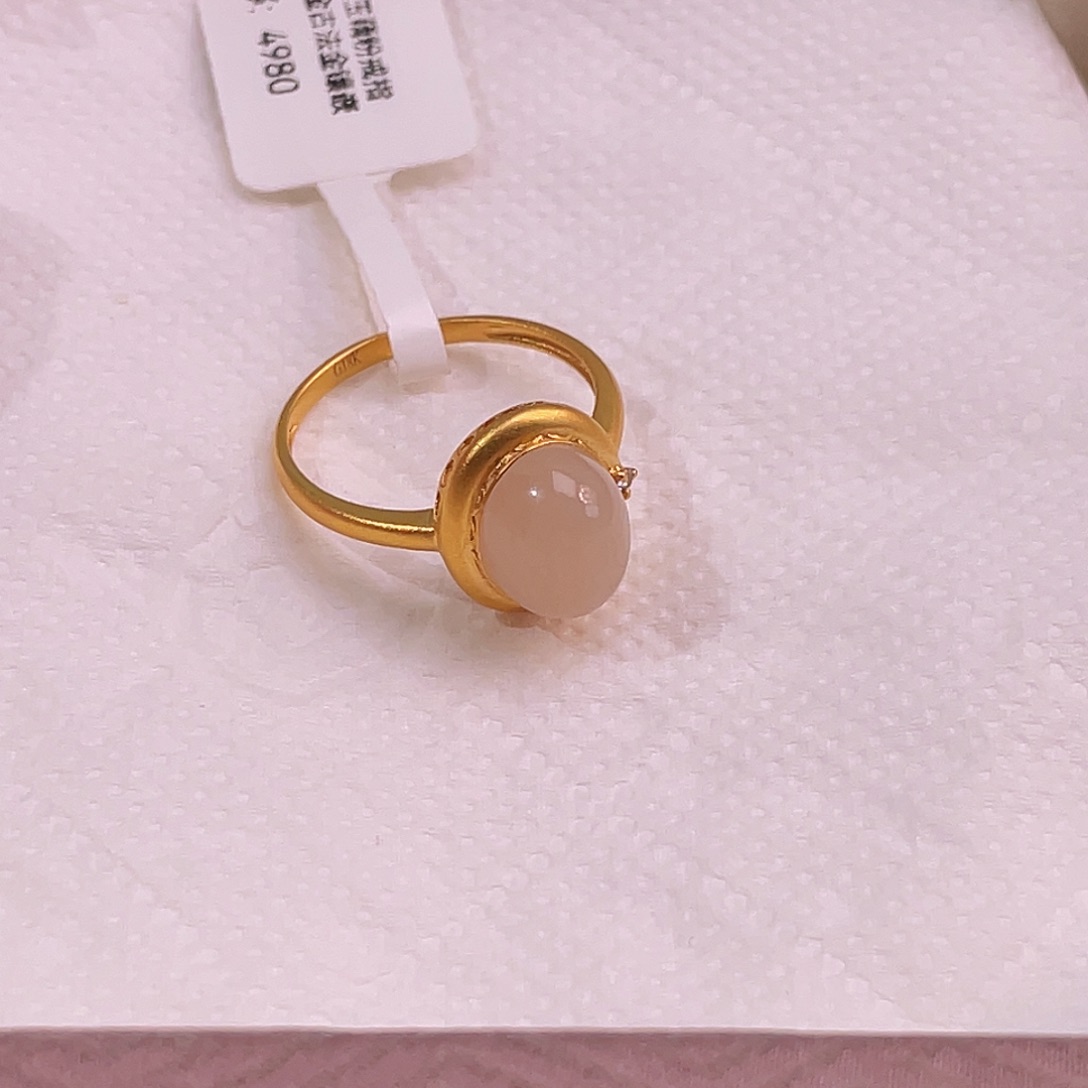 18K金镶嵌戒圈和田玉藕粉红藕蛋面戒指