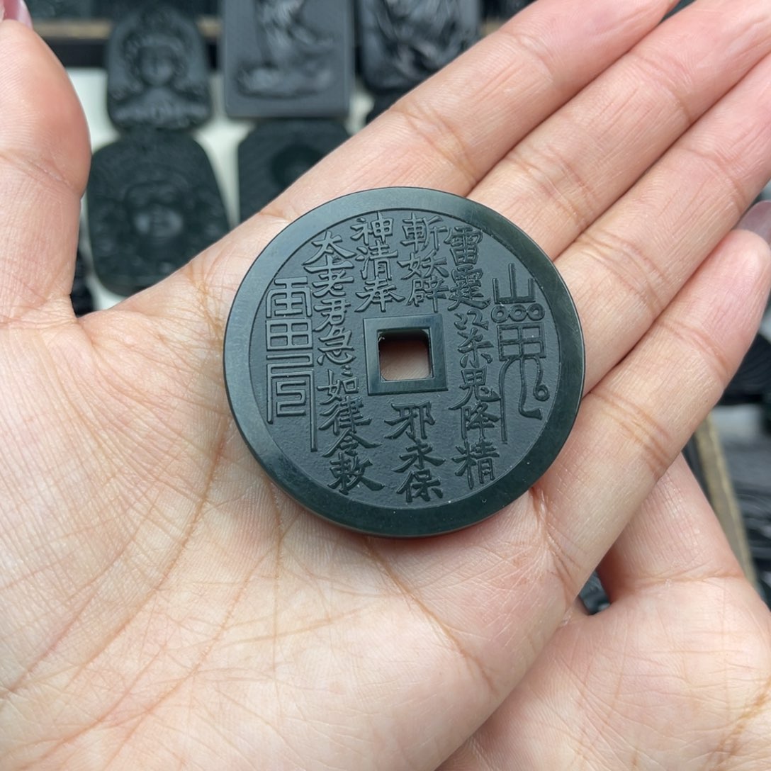 和田玉颈饰未镶嵌?**G