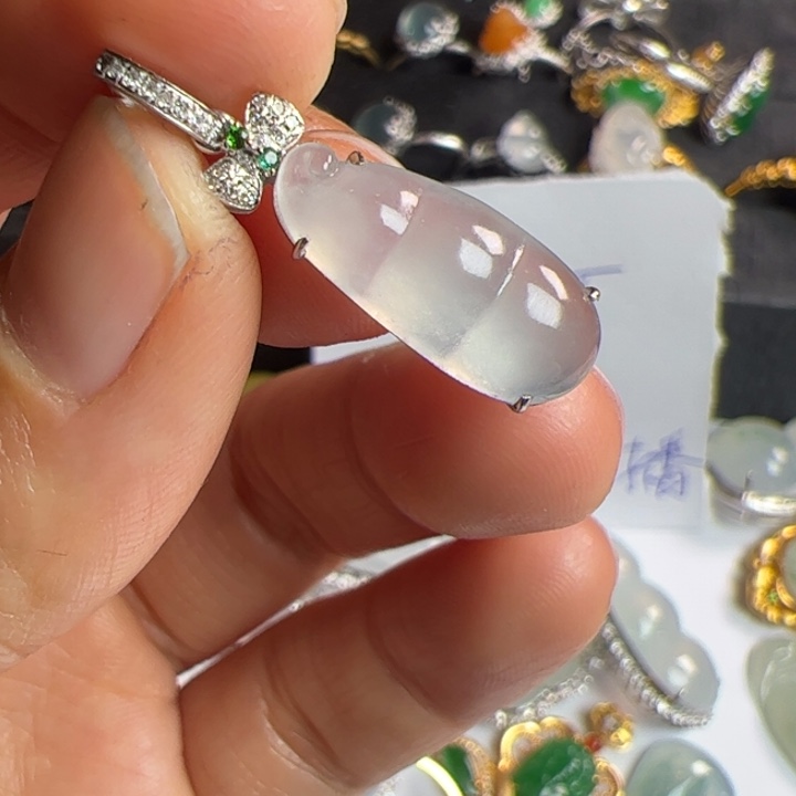 翡翠吊坠(不含链)18K金镶嵌翡翠吊坠项链