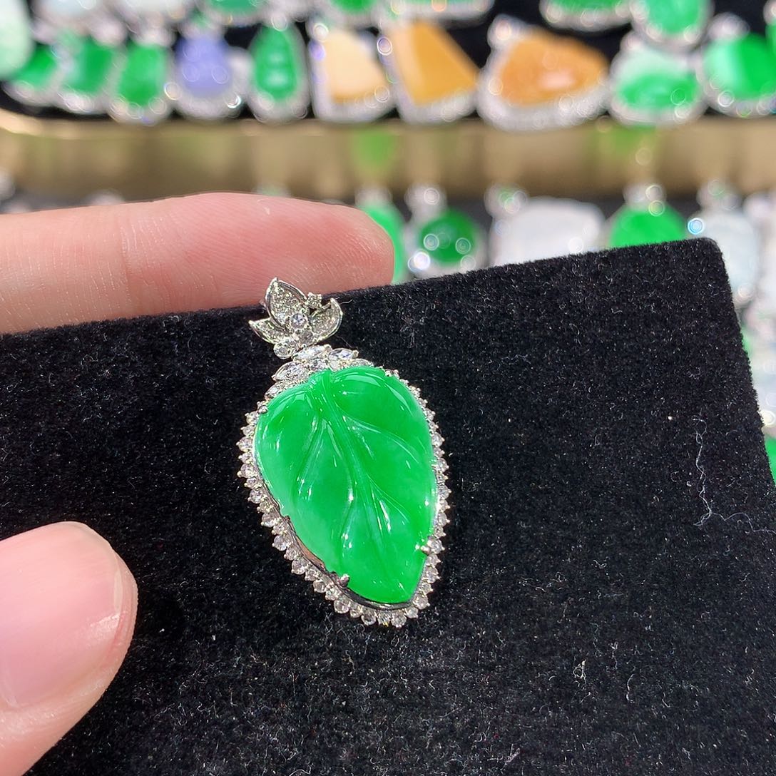 翡翠18K金镶嵌颈饰