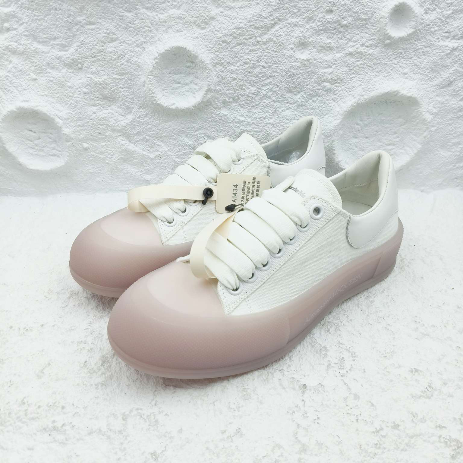 99新 Alexander McQueen/亚历山大·麦昆 /粉底板鞋/39码