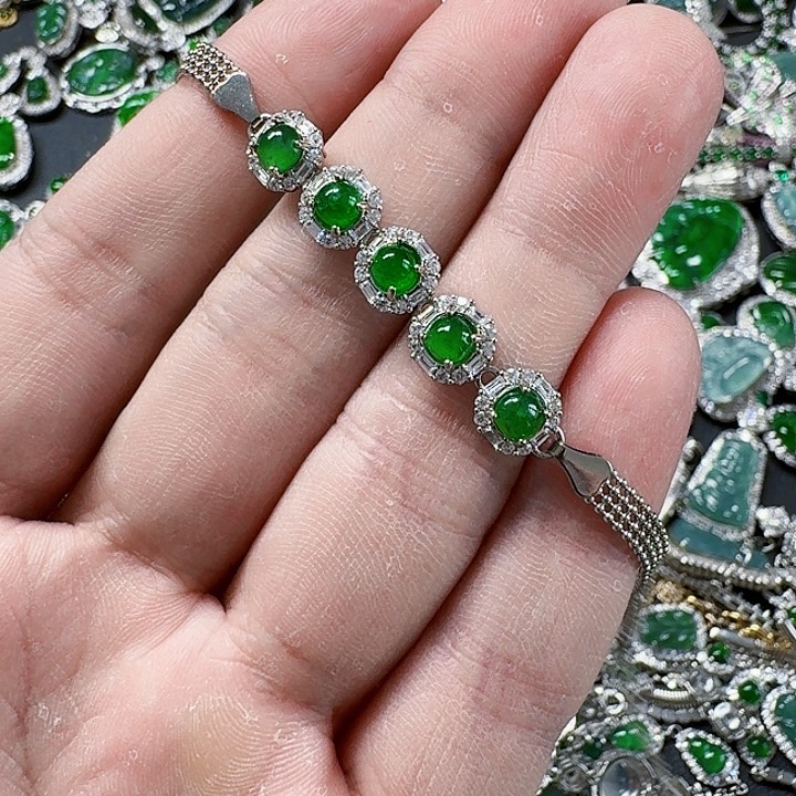 翡翠颈饰未镶嵌天然A货翡翠放漏