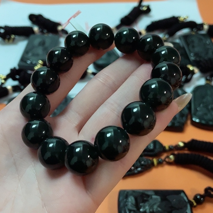 翡翠颈饰未镶嵌涵*