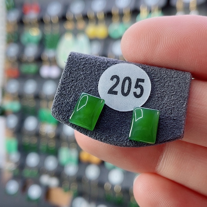 18K金镶嵌和田玉耳饰