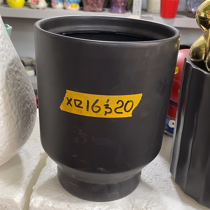 陶瓷花盆有孔 瑕疵介意勿拍 