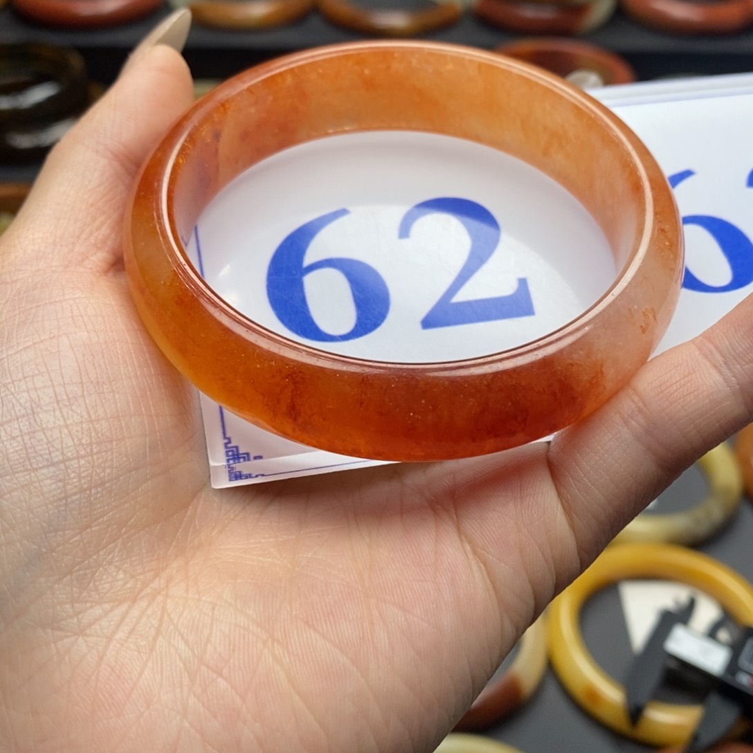 石英质玉（黄龙玉）手镯微瑕未镶嵌