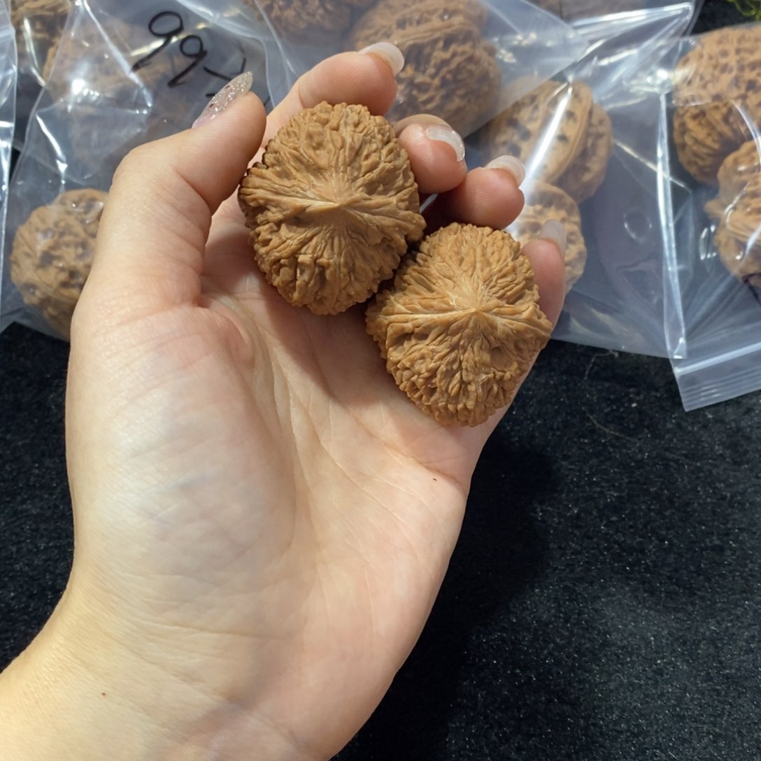 猴头核桃吊坠蒜头350