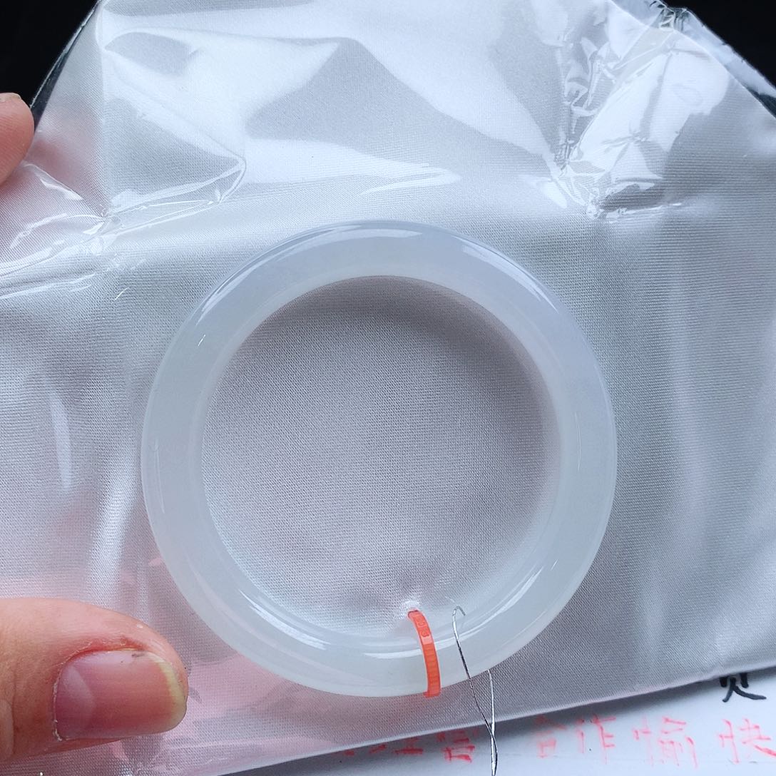 翡翠手镯未镶嵌天然翡翠手镯