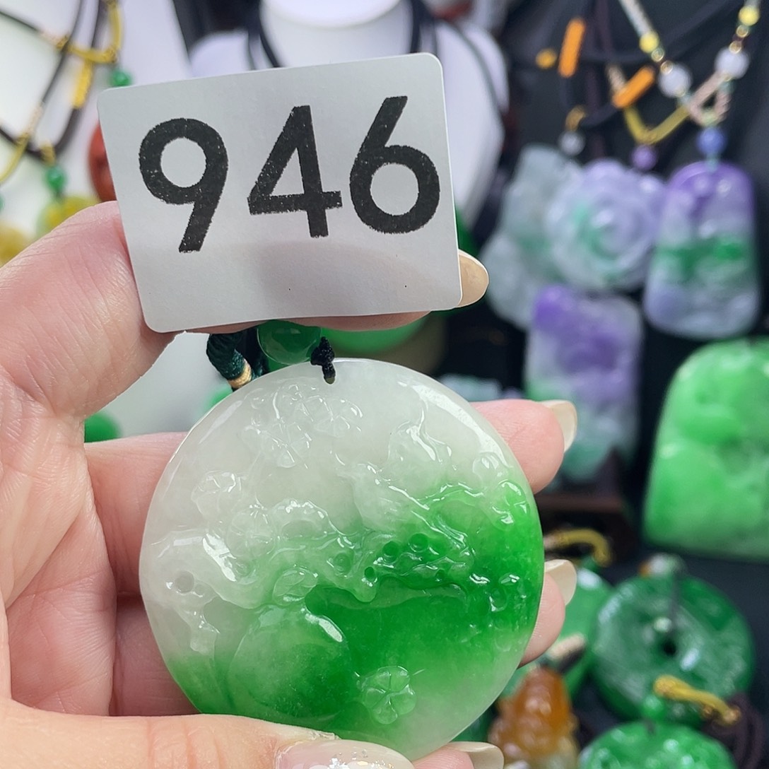 翡翠未镶嵌吊坠(赠链)