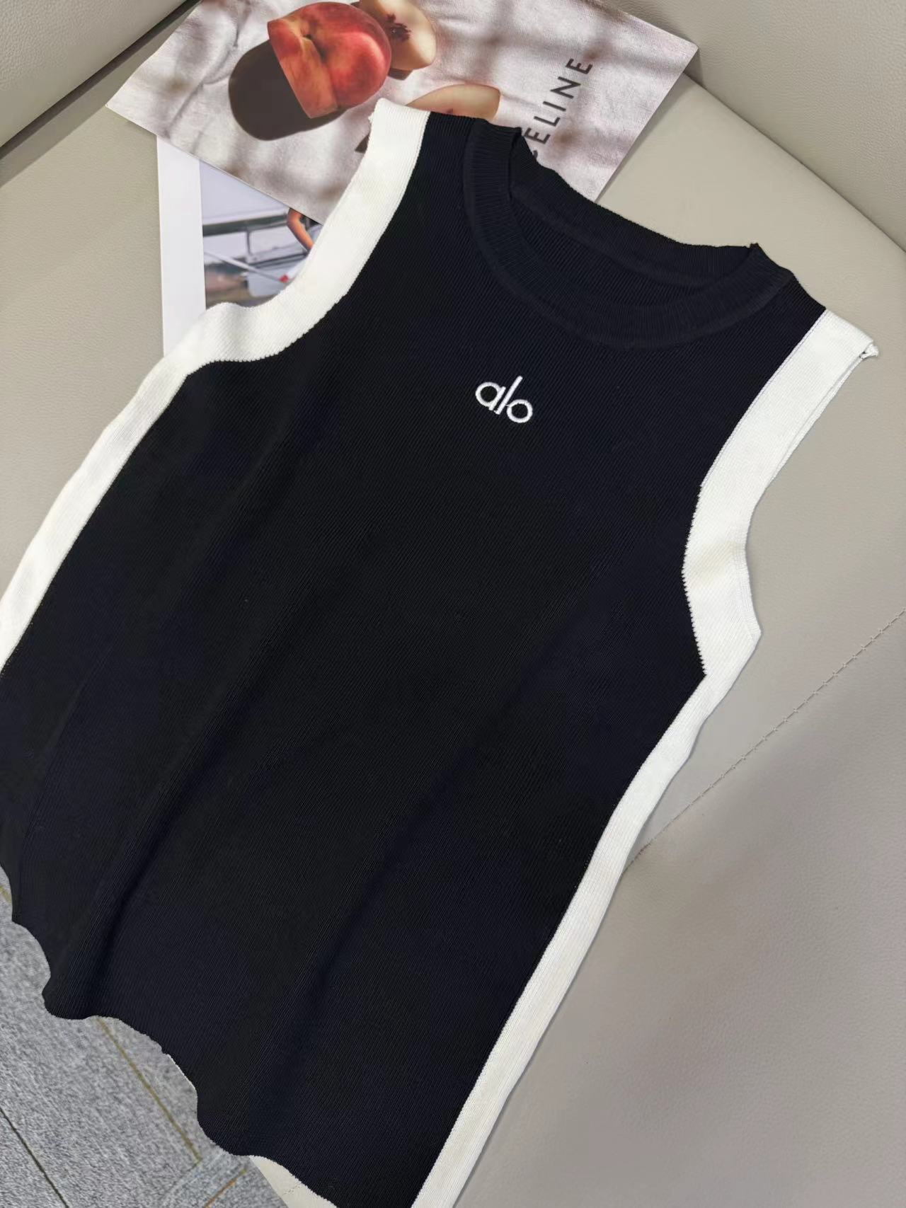 深圳南油白桃美美 黑白无袖背心吊带新款拼色女士休闲上衣A2392