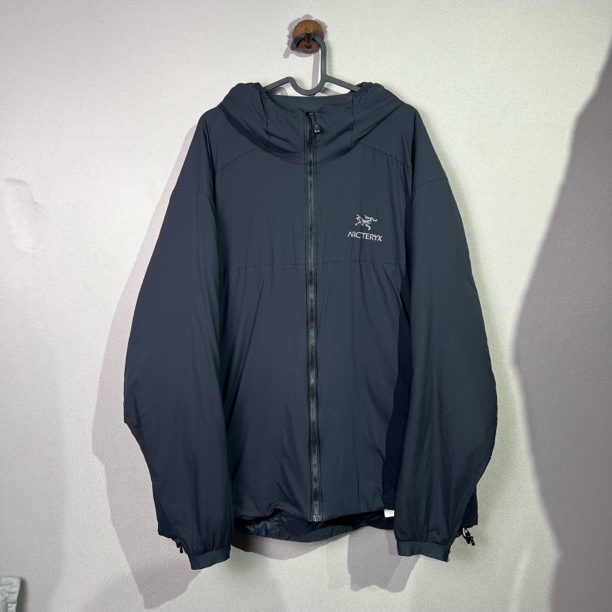 99新 ARC'TERYX/始祖鸟 黑色阿童木Atom AR Hoody棉服 /尺码：XXL