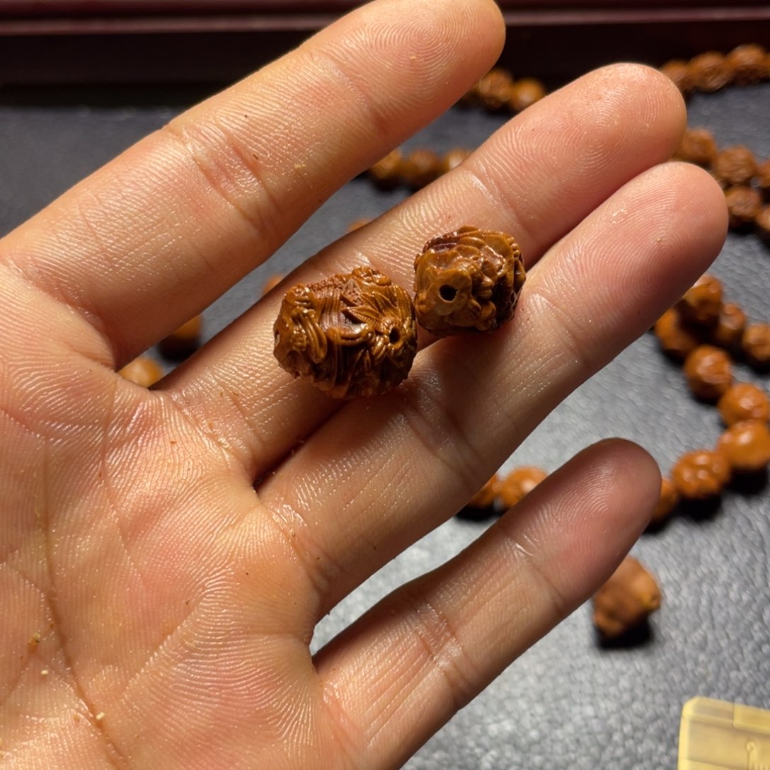 大***机龙纹桃核雕刻骷髅三通