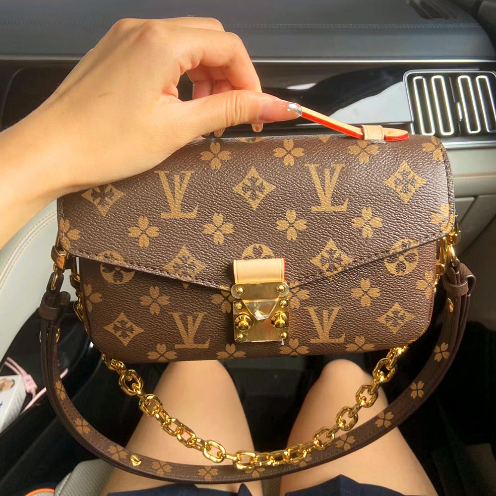 香港精选轻奢2025冬季新款女士老花斜挎包手提中古邮差包小方包包