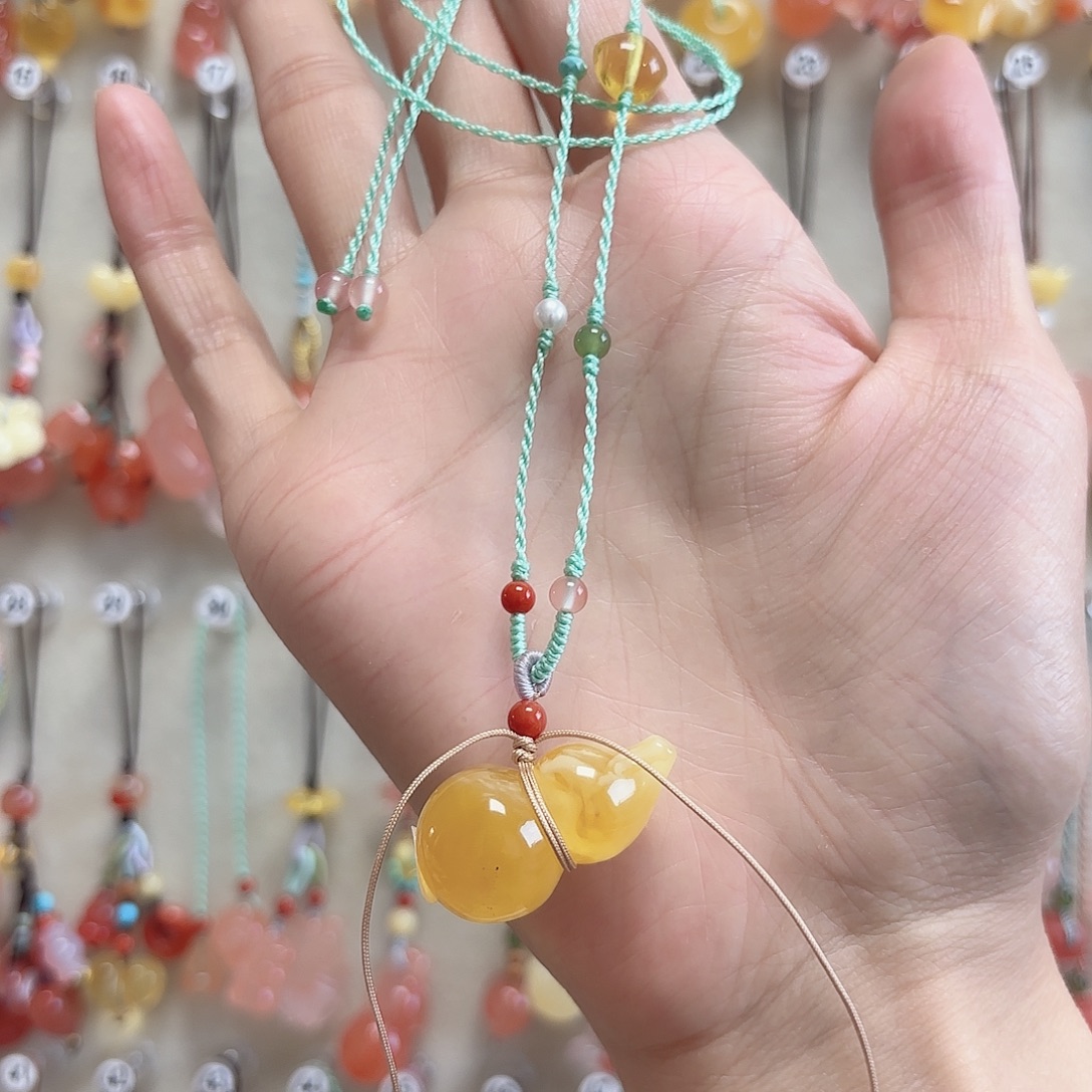 小***下琥珀未镶嵌吊坠(赠链)微粉