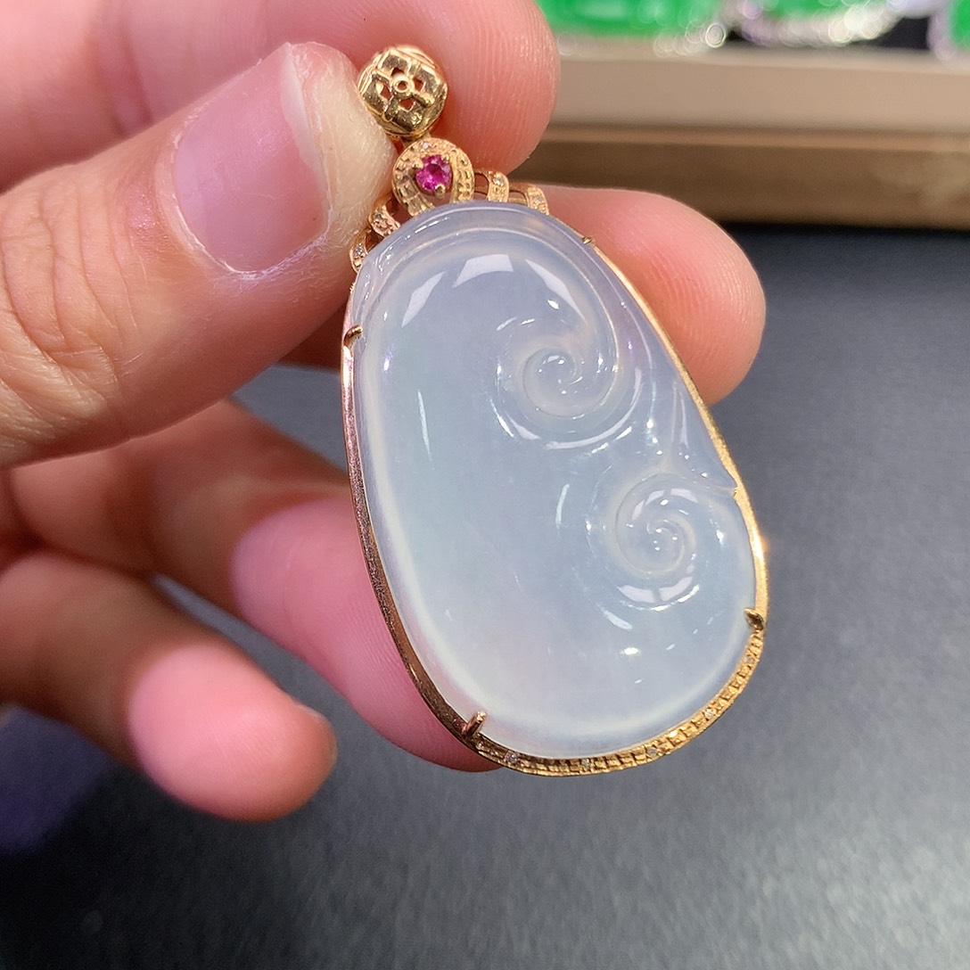 翡翠吊坠(赠链)18K金镶嵌