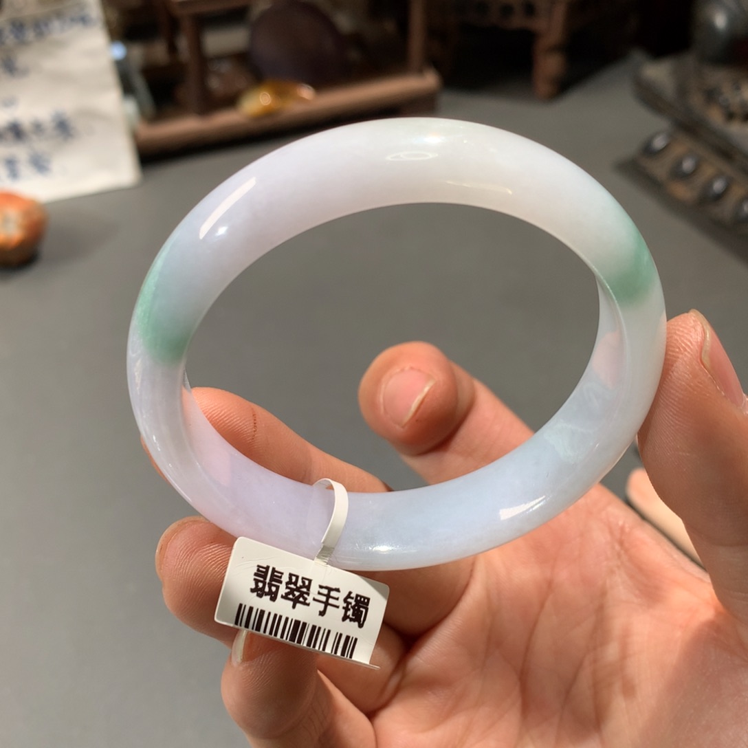 翡翠手镯未镶嵌55圈口