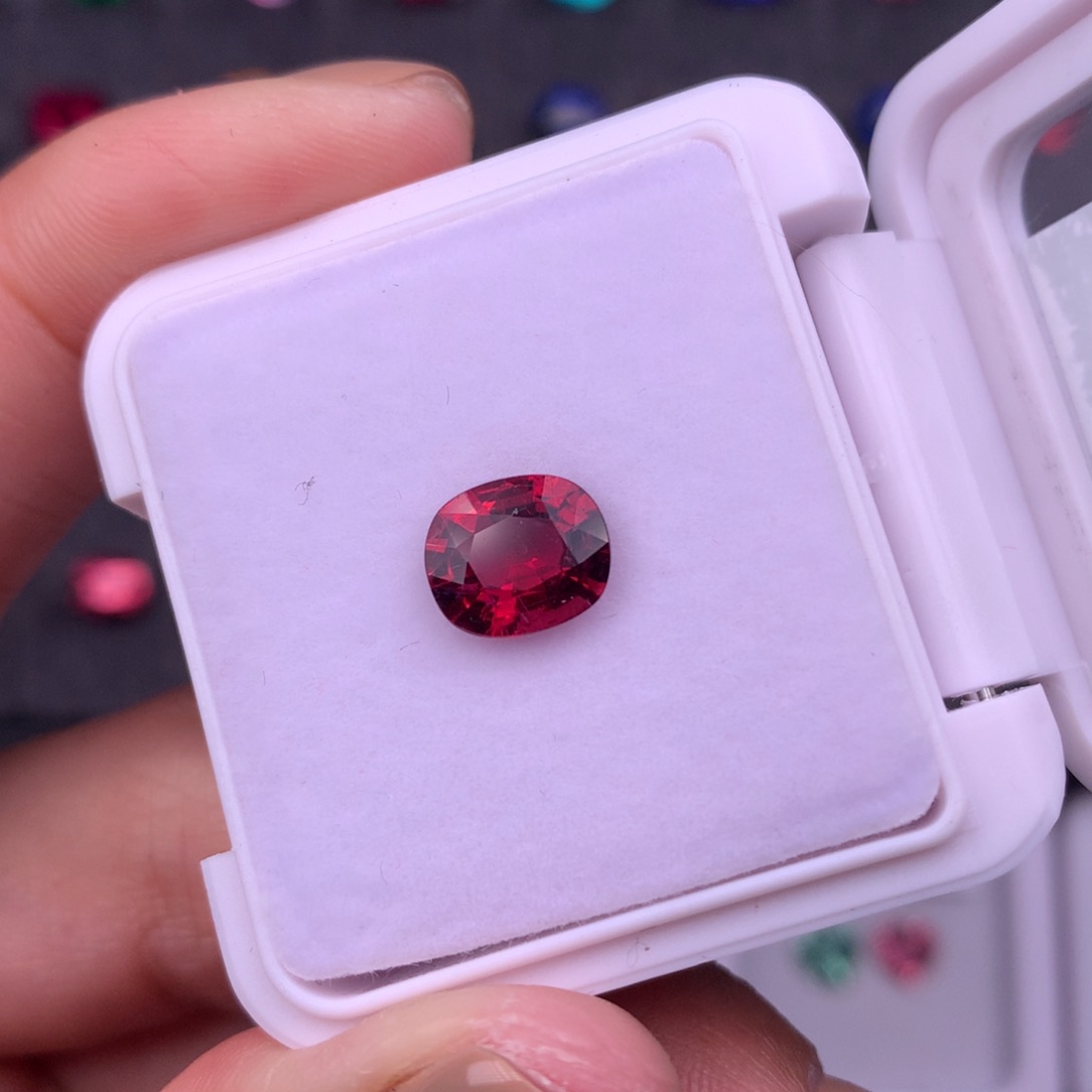 碧玺珠宝半成品未镶嵌1.77ct精品鸽血红卢比来肉眼干净
