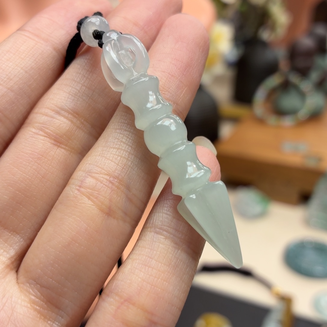 翡翠未镶嵌颈饰吊坠