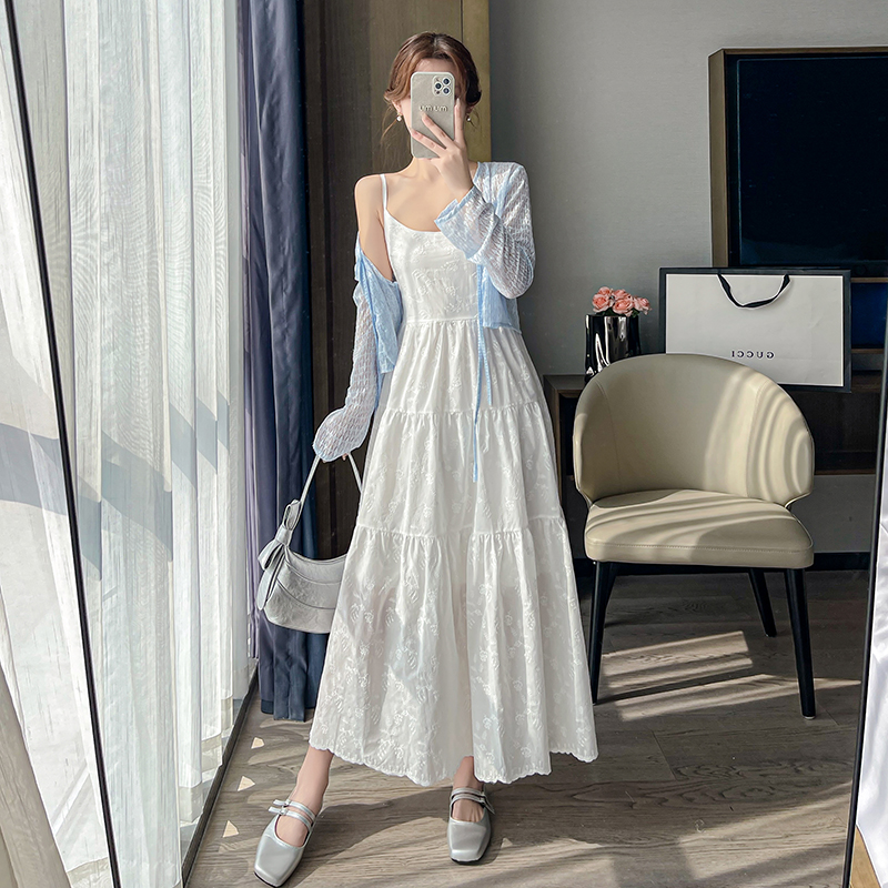 小清新花朵刺绣吊带裙子女2025夏季新款法式中长款收腰显瘦连衣裙