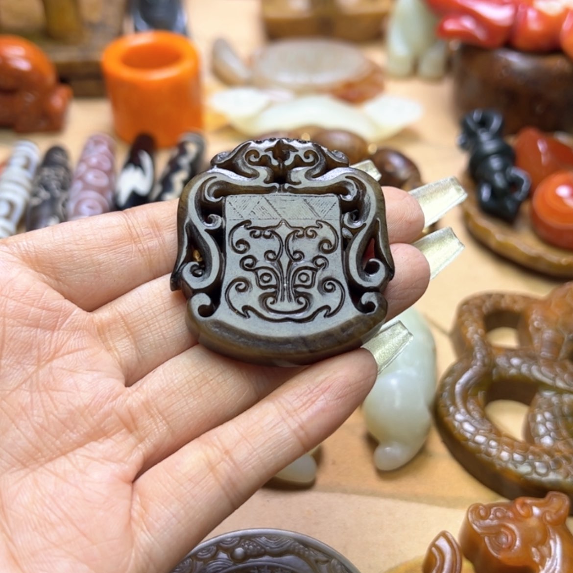 【闪购商品】蛇纹石玉颈饰未镶嵌