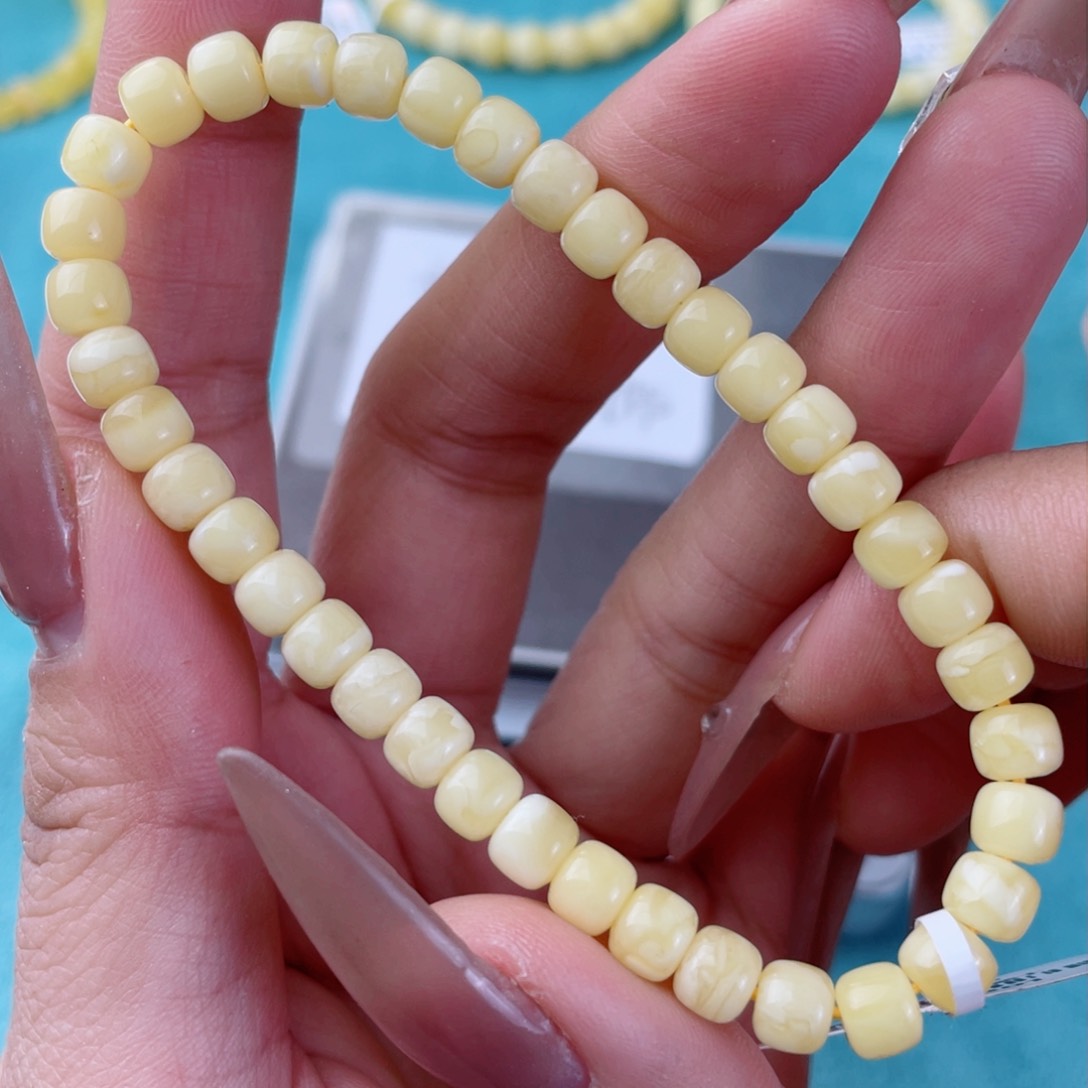 蜜蜡裸石未镶嵌多样性发其中一个31