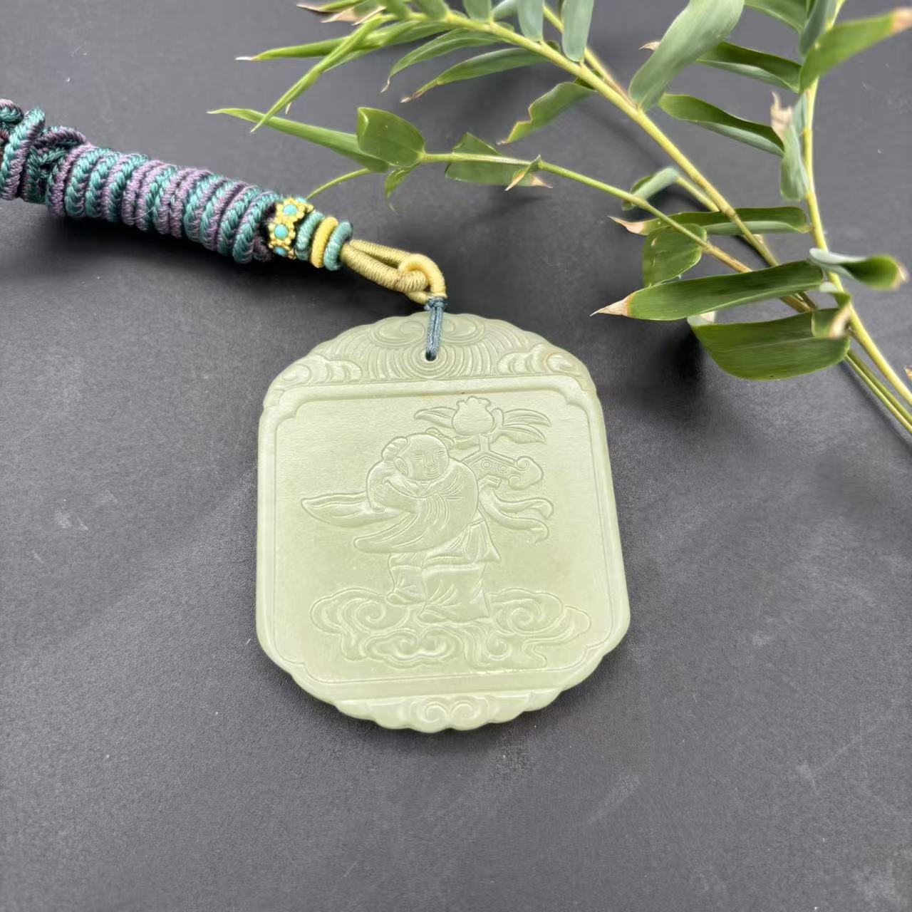 ..《闪购商品》和田玉玉牌脚踩祥云玉璧