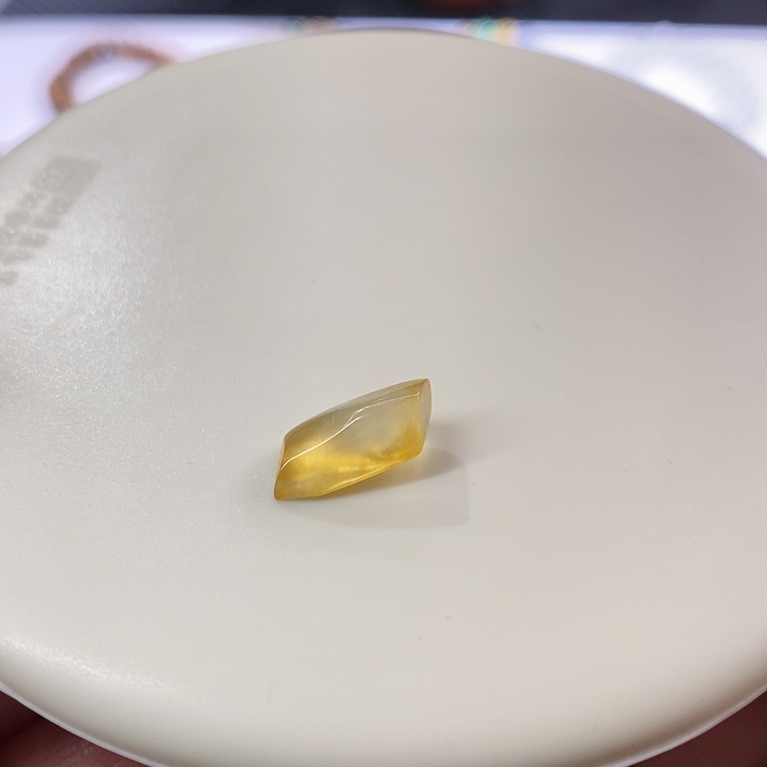 颈饰未镶嵌翡翠高冰黄翡随形