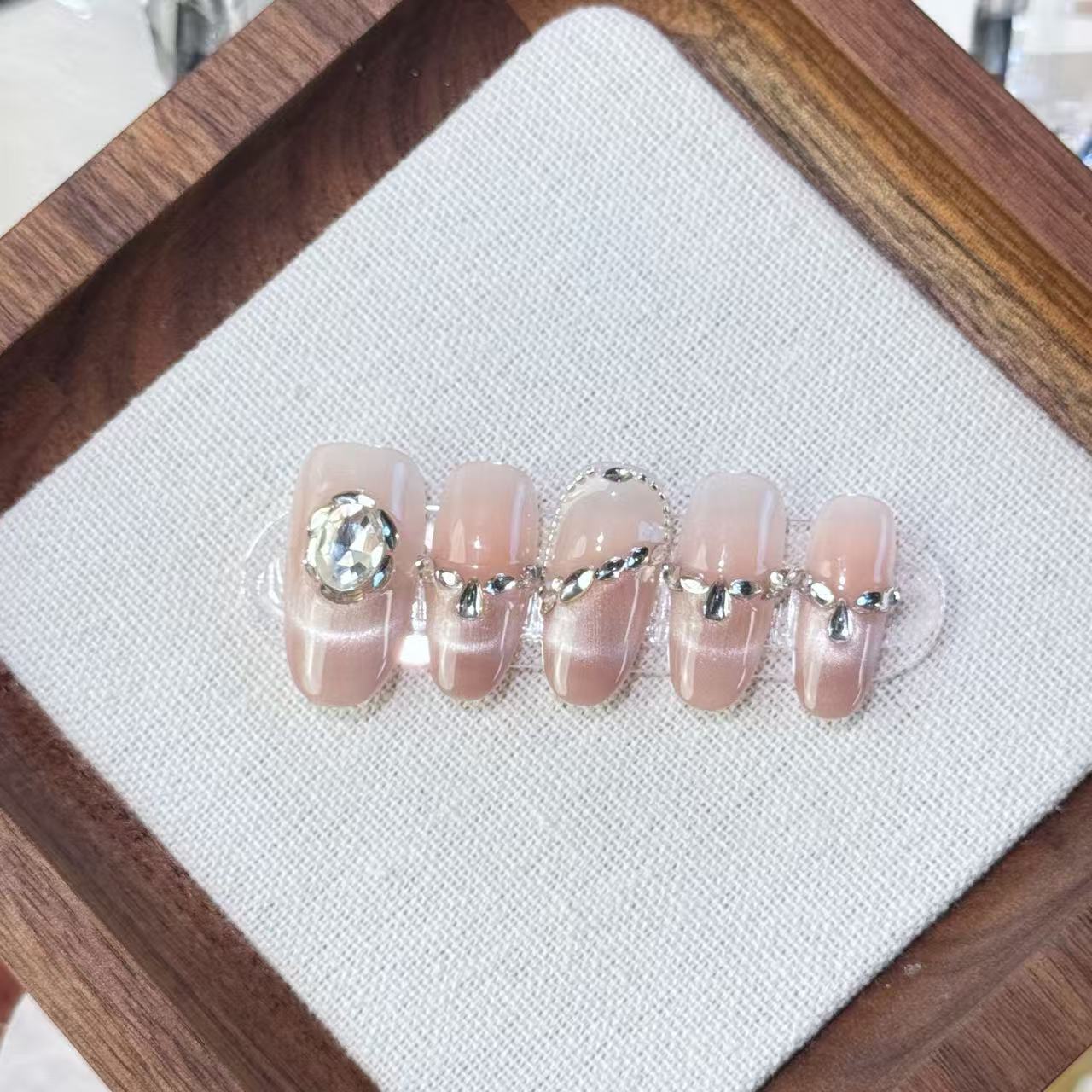 【塞纳河】纯手工穿戴甲秋冬新款美甲爆款满钻猫眼显白贴片