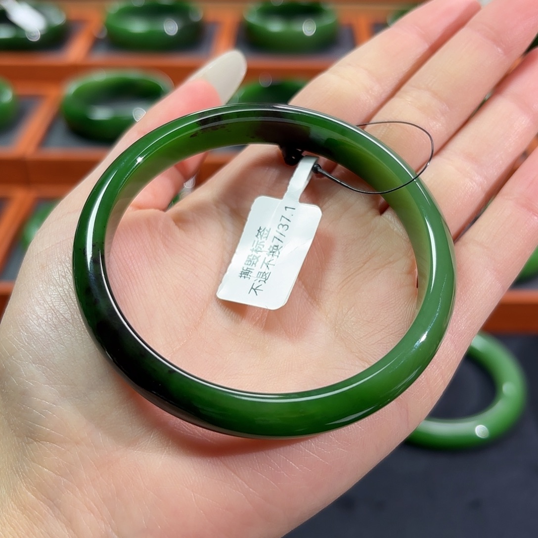 希***希和田玉（碧玉）未镶嵌手镯红皮白加绿