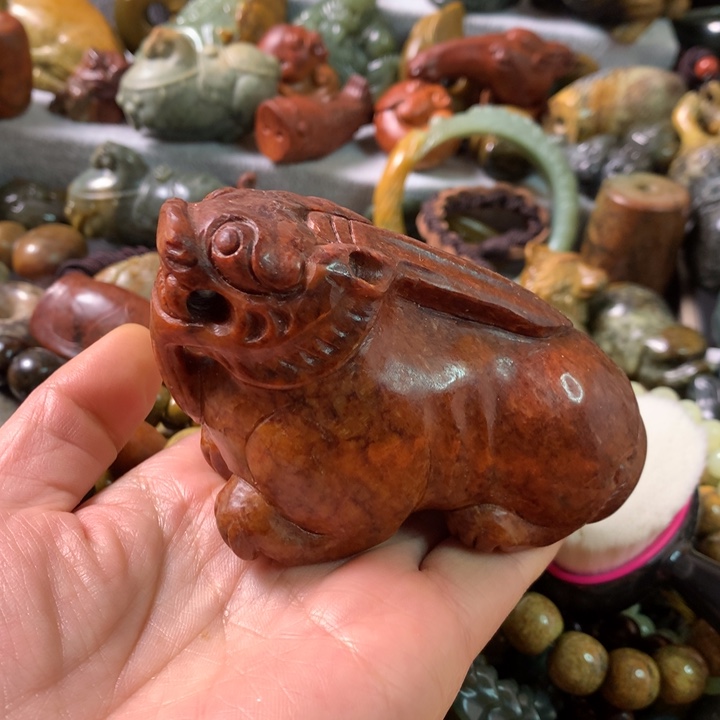 未镶嵌岫岩河磨玉（透闪石质玉）把件