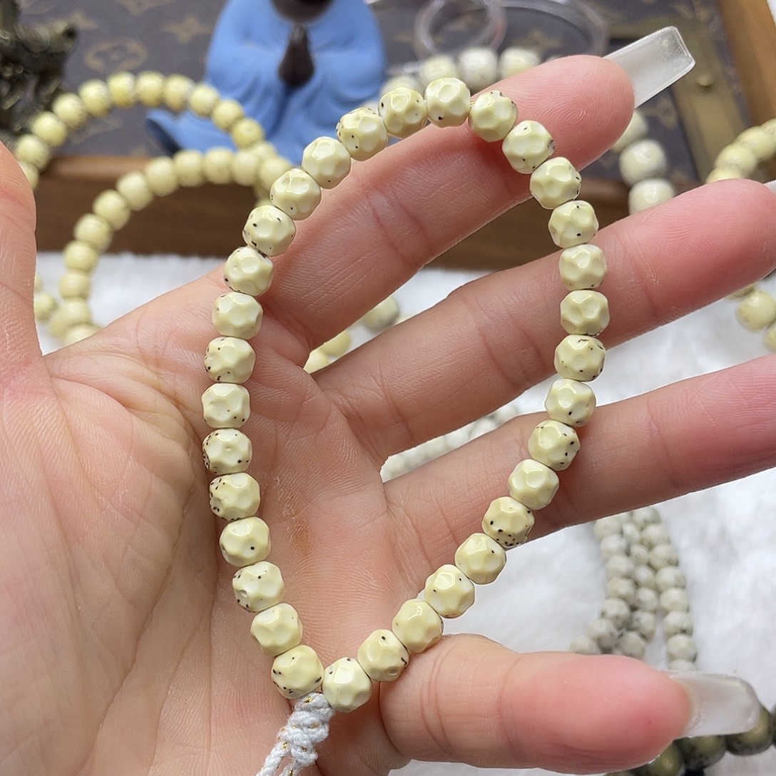 星月菩提吊坠石玉料古瓷白大留白无相手持卡7