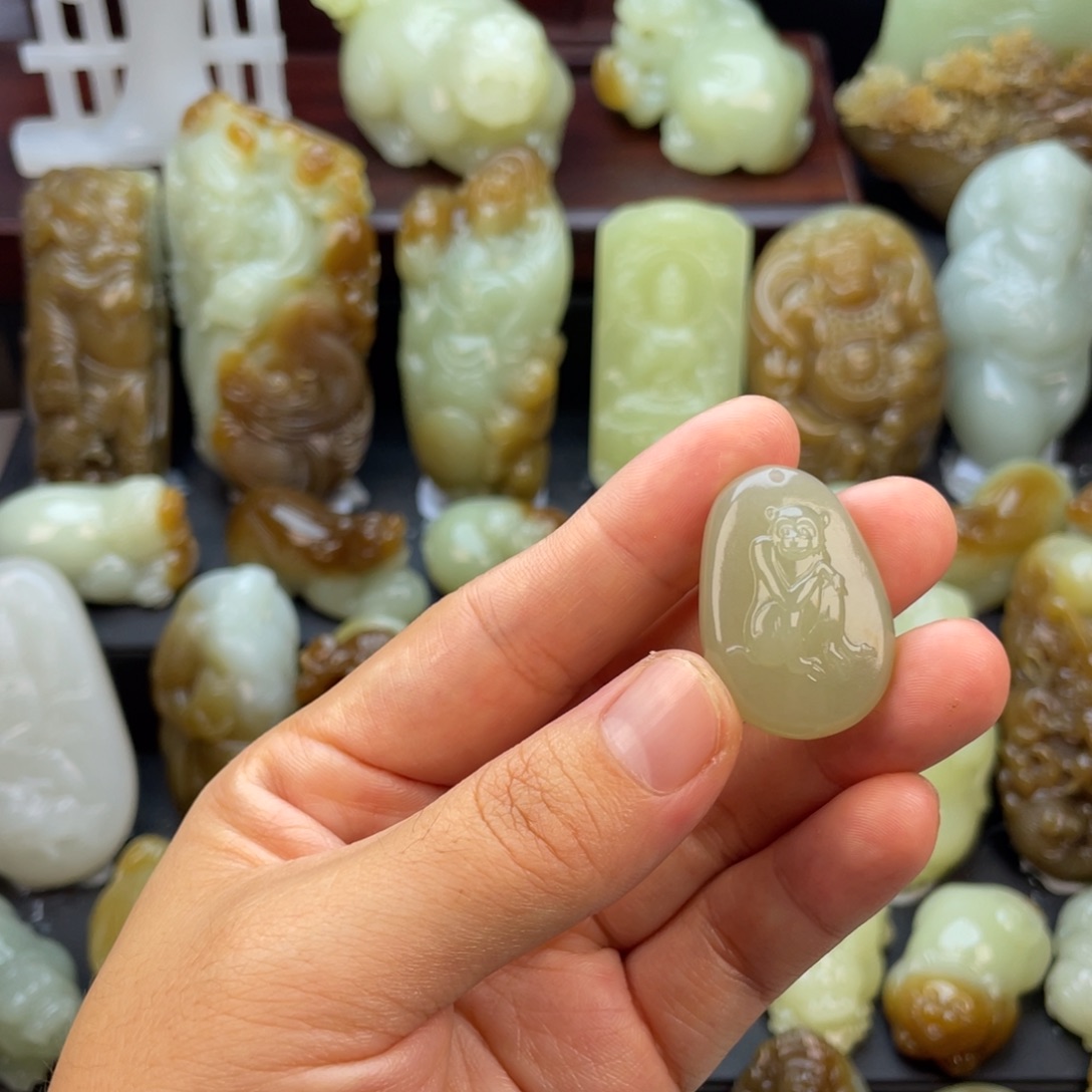 颈饰未镶嵌和田玉