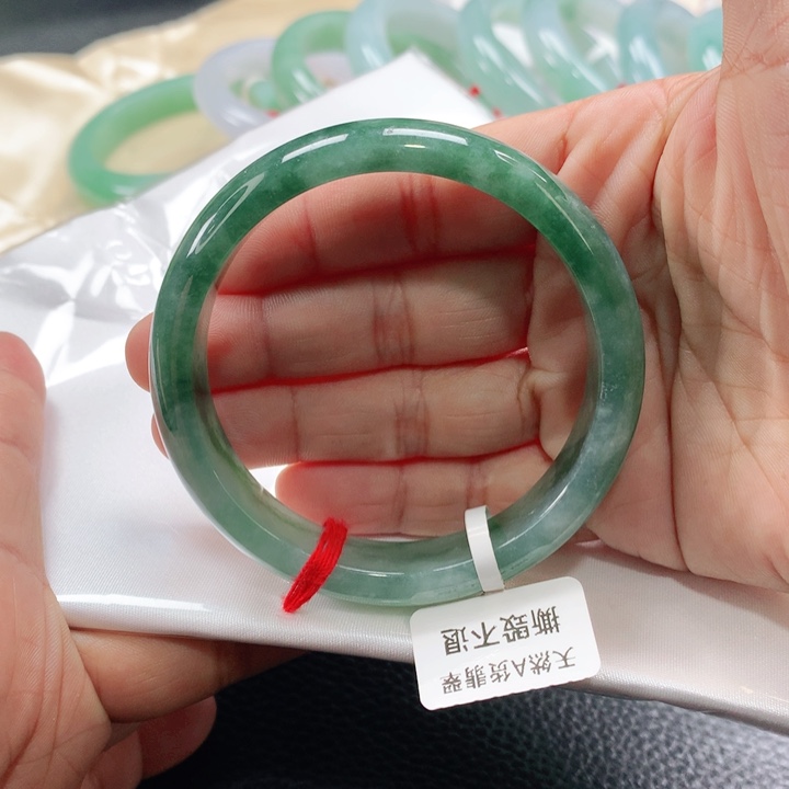 翡翠手镯未镶嵌55555555656