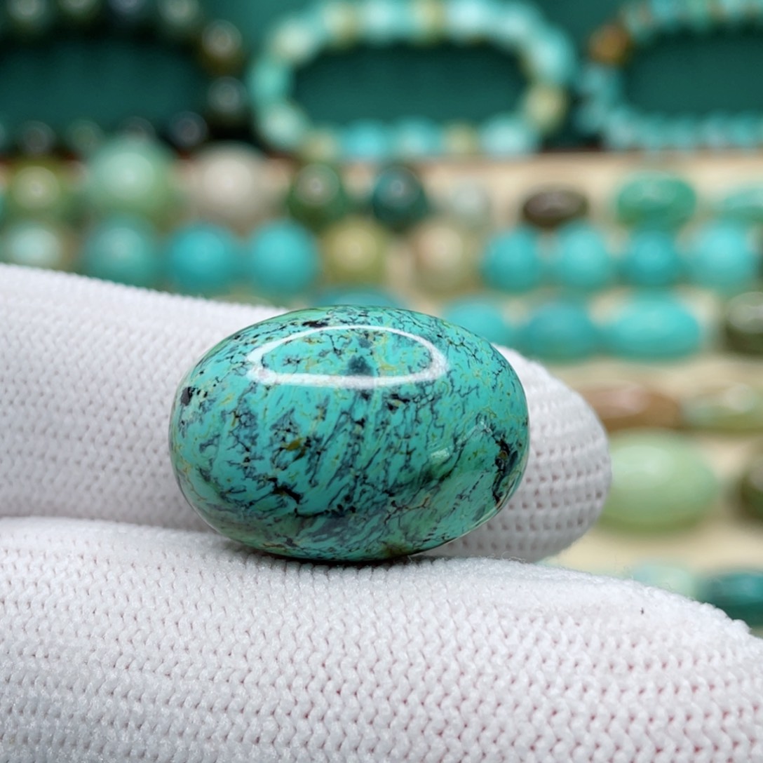 绿松石未镶嵌颈饰