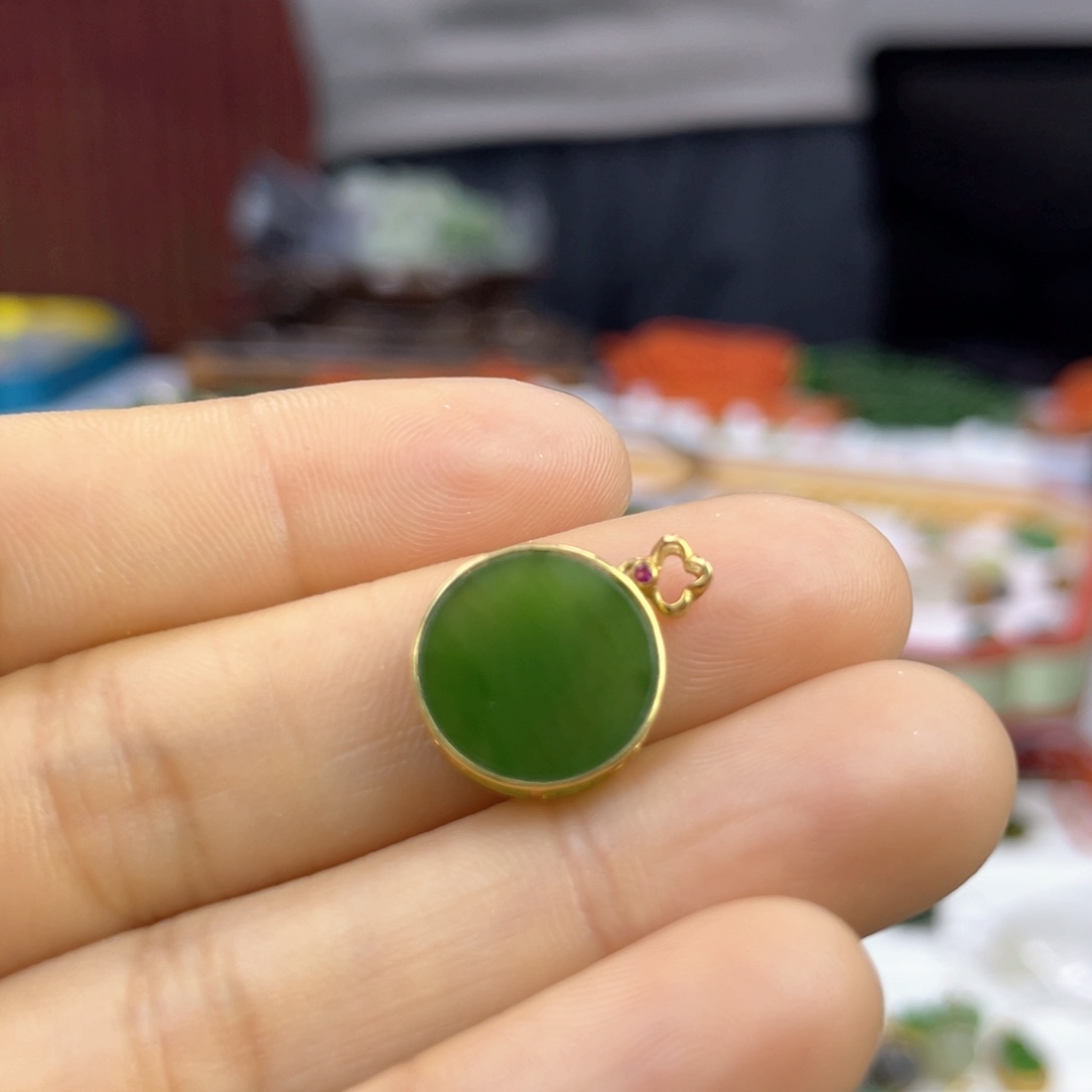 和田玉颈饰18K金镶嵌直径13.2