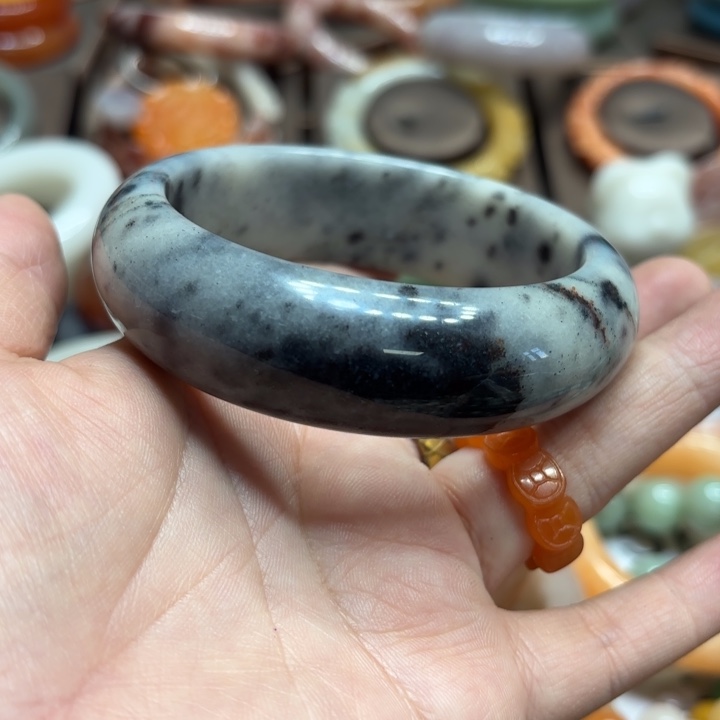 飞***霄石英岩玉合金颈饰