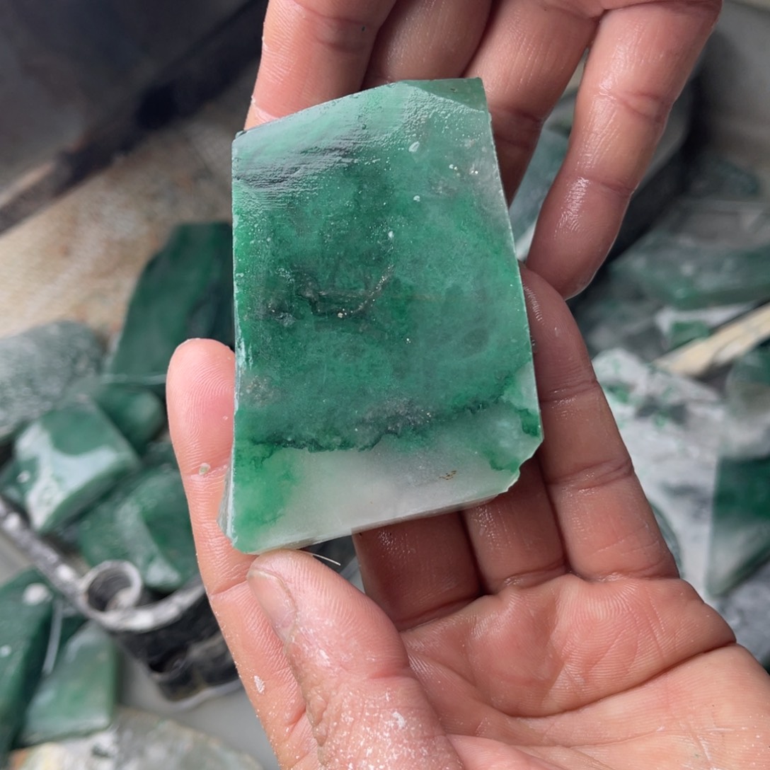 石英质玉颈饰未镶嵌