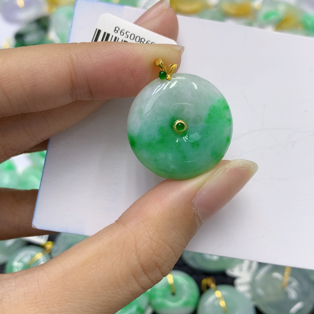 翡翠18K金镶嵌颈饰