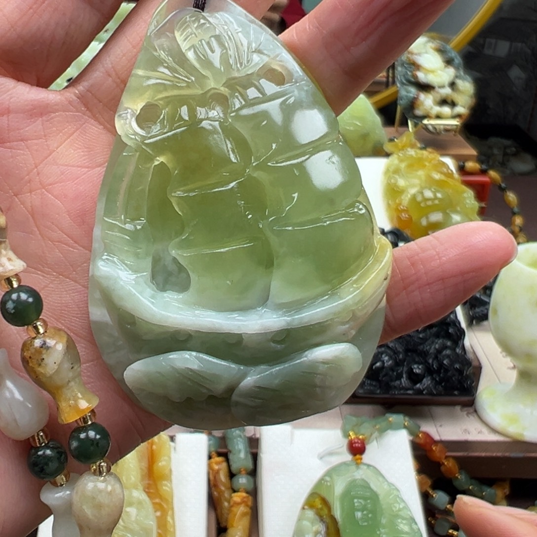 岫玉未镶嵌挂件挂件