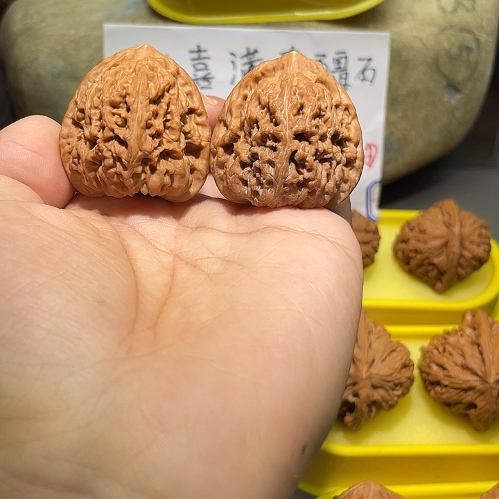 文玩核桃把件23号，37尺全品正尖三角疆