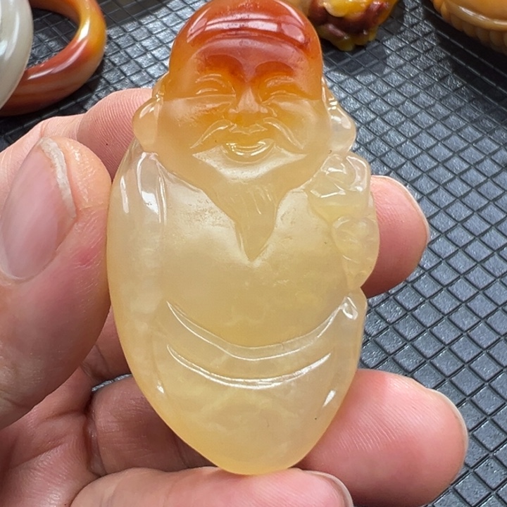 石英质玉（黄龙玉）颈饰未镶嵌