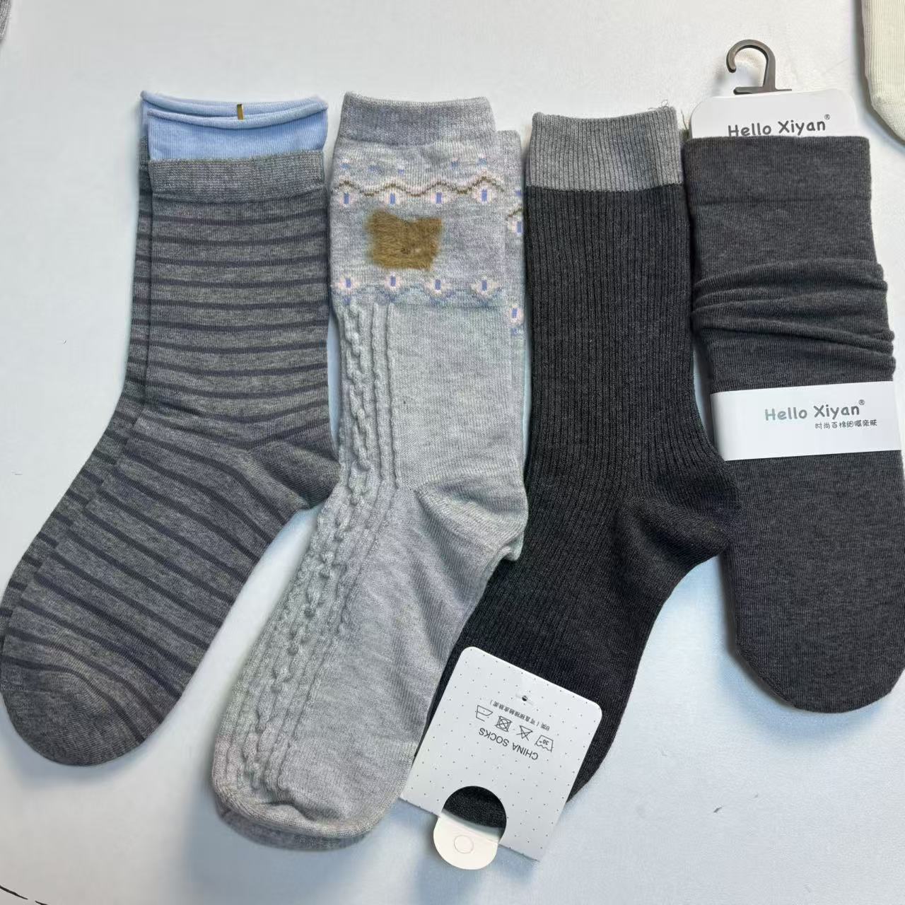 可爱百搭灰色系中筒四季费尔岛简约中筒袜条纹撞色纯色棉袜子可爱
