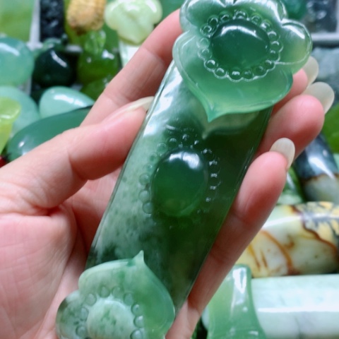 蛇纹石玉未镶嵌手把件