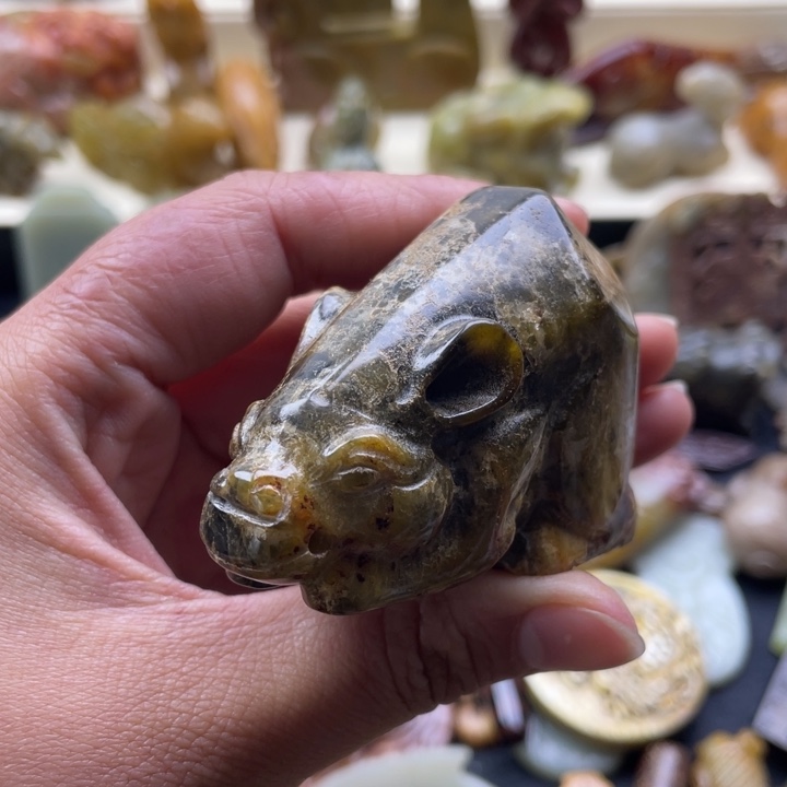 蛇纹石玉未镶嵌颈饰