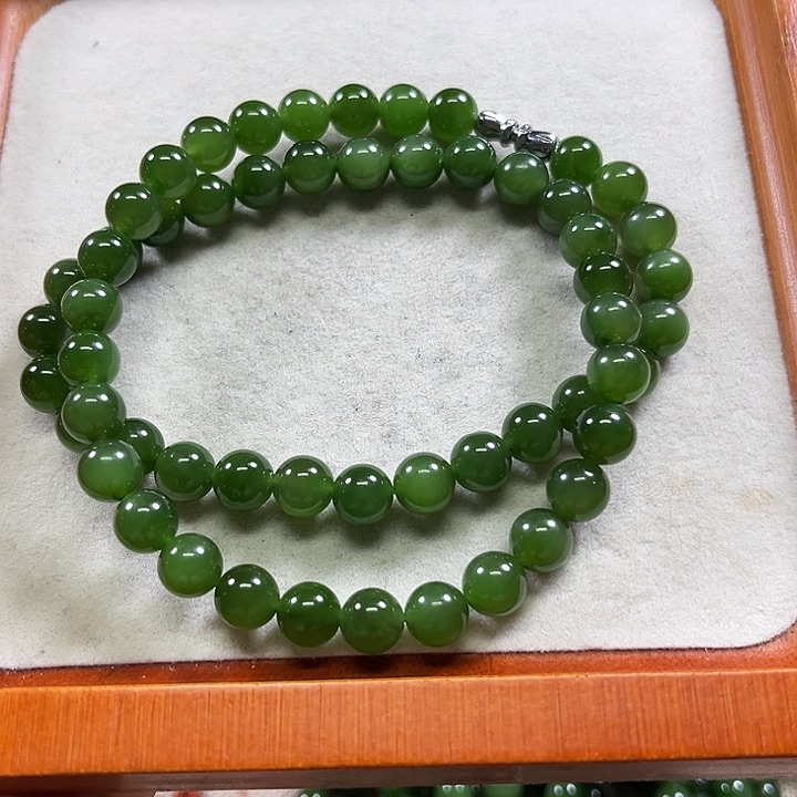 颈饰未镶嵌和田玉（碧玉）